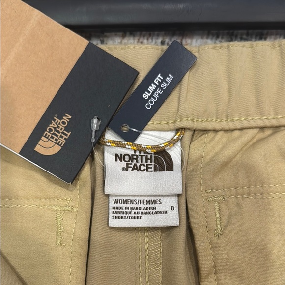 The North Face Women’s Khaki Field Shorts - Picture 7 of 12